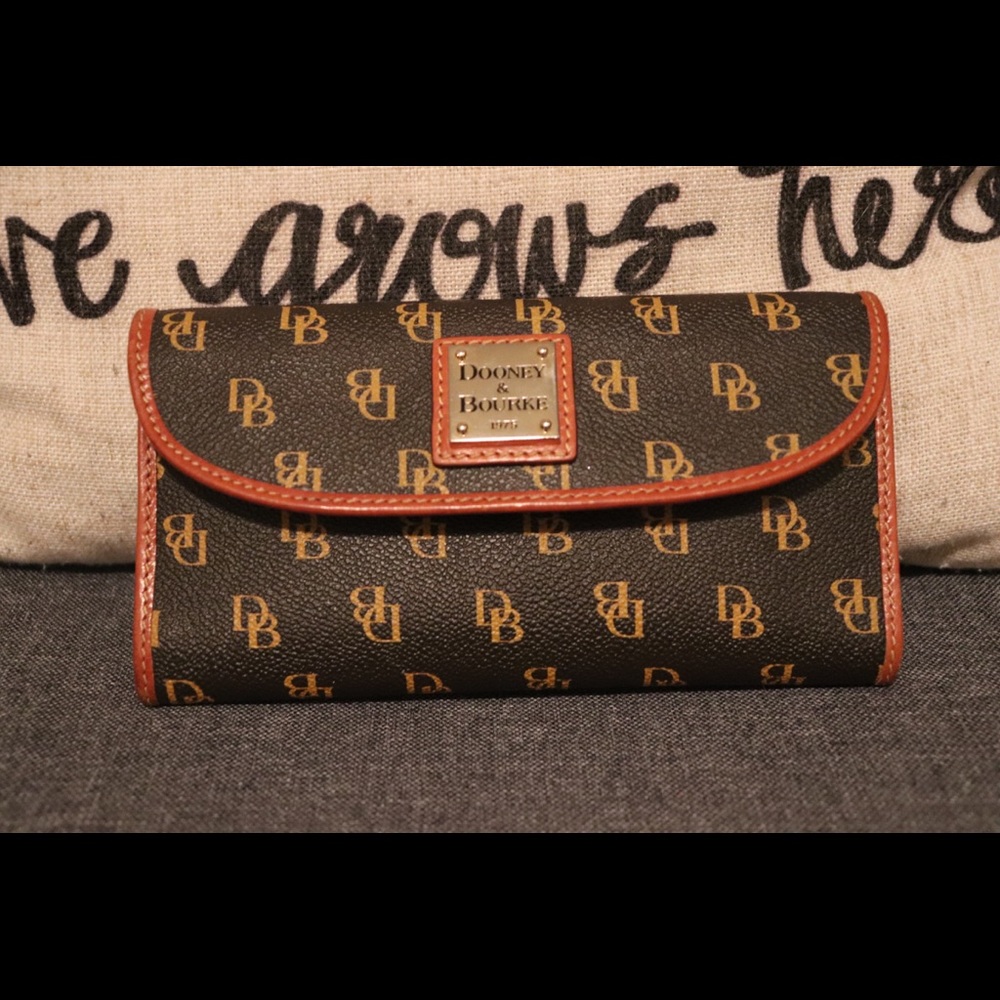 Dooney & Bourke Gretta Continental Clutch